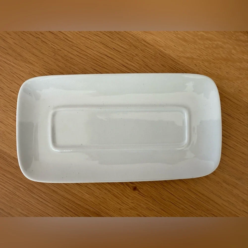 Crate & Barrel NWOT White Porcelain Covered Butter Dish